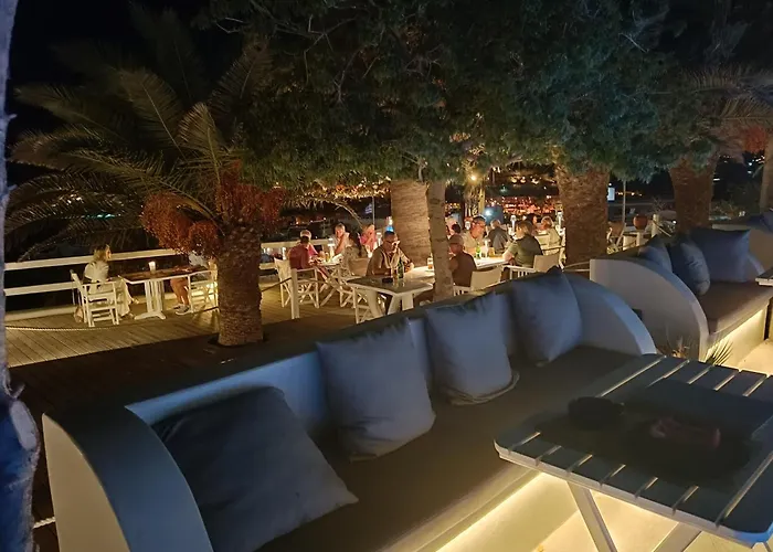 Zephyros Aparthotel Paraga 